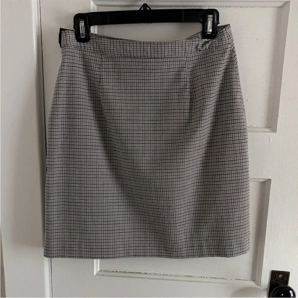 GAP Checkered Wrap Skirt - Picture 3 of 4